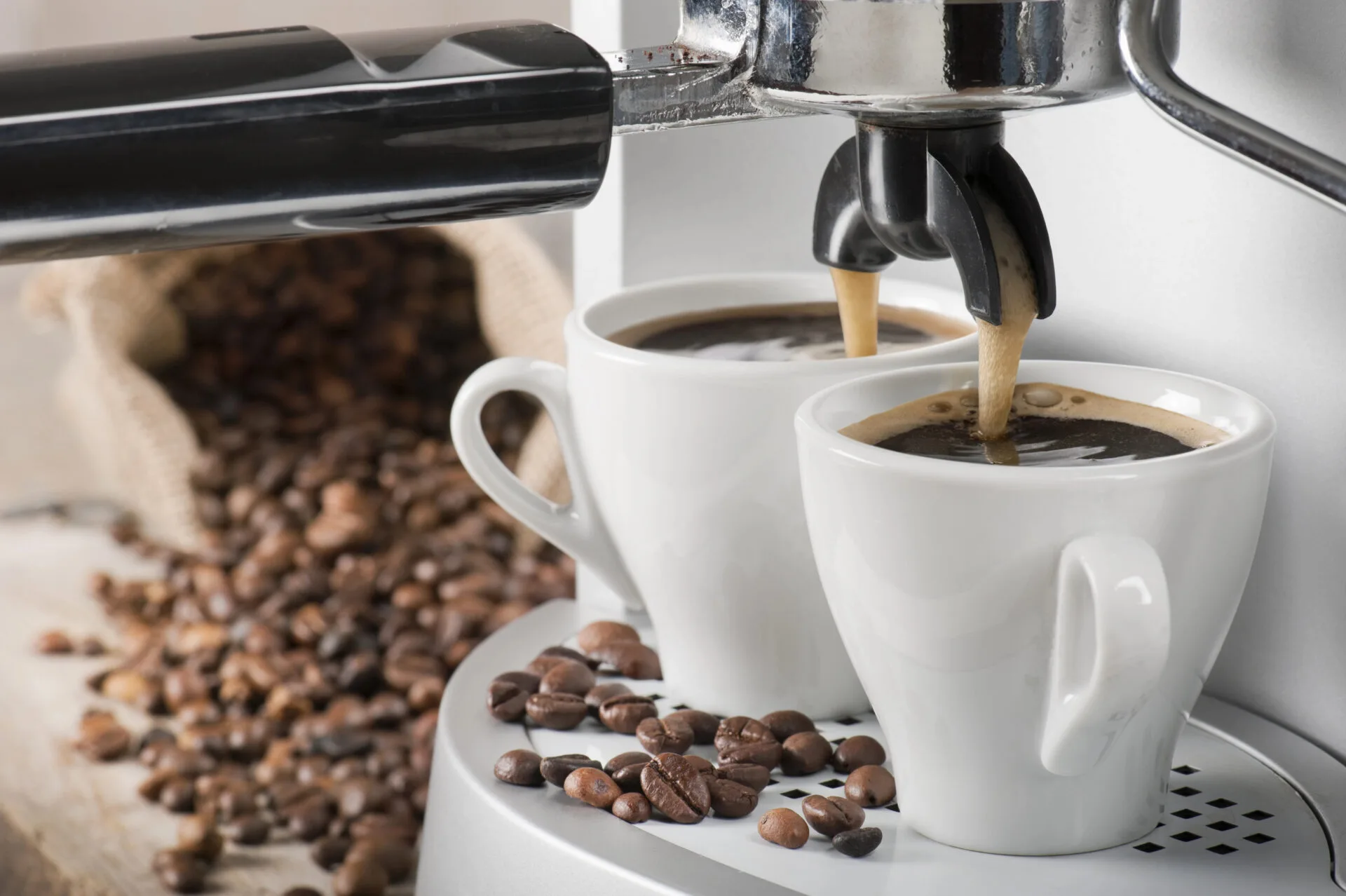 Espresso machines with two ceramic coffee cups