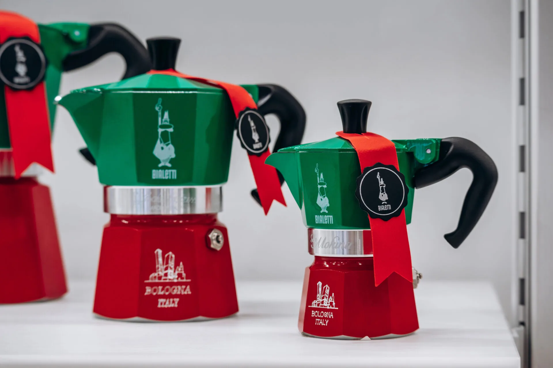 Moka Pots in green and red